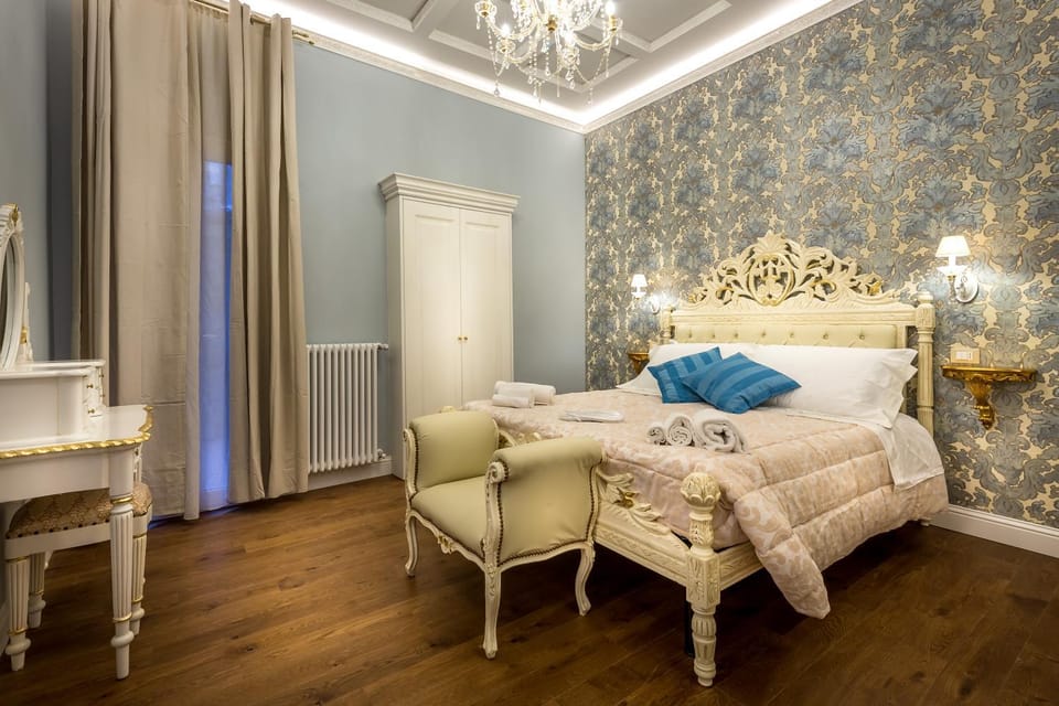 Other, Photo of the whole room, Decorative detail, Bedroom