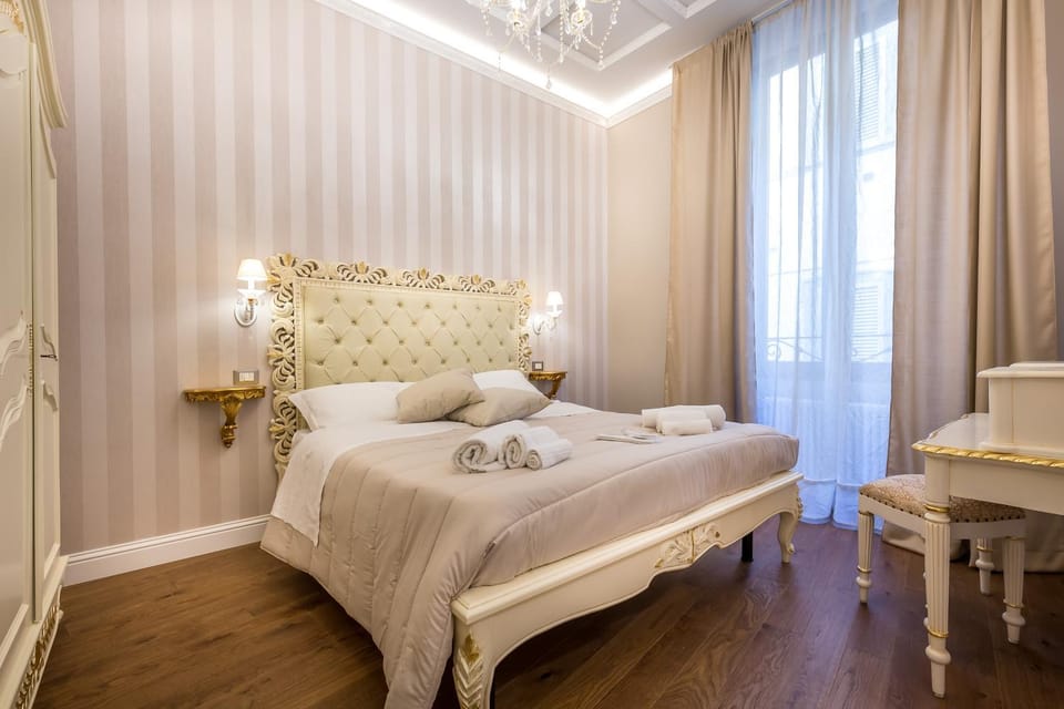Photo of the whole room, Decorative detail