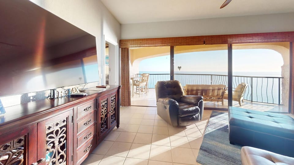 TV and multimedia, Living room, Sea view