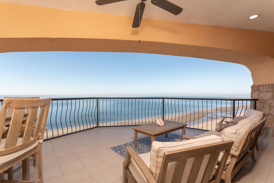 Balcony/Terrace, Balcony/Terrace, Beach, Sea view