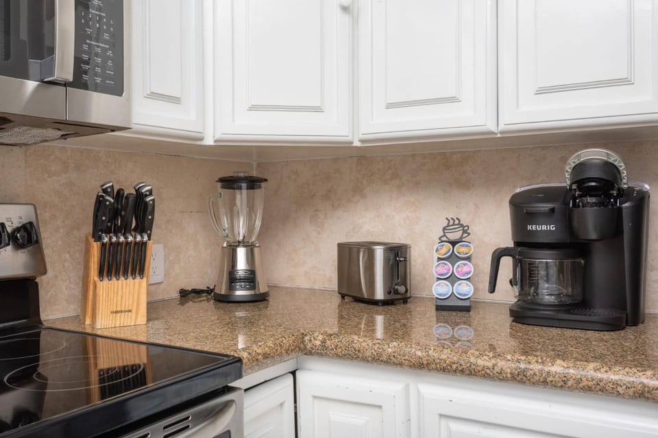 Coffee/tea facilities, toaster, kitchen