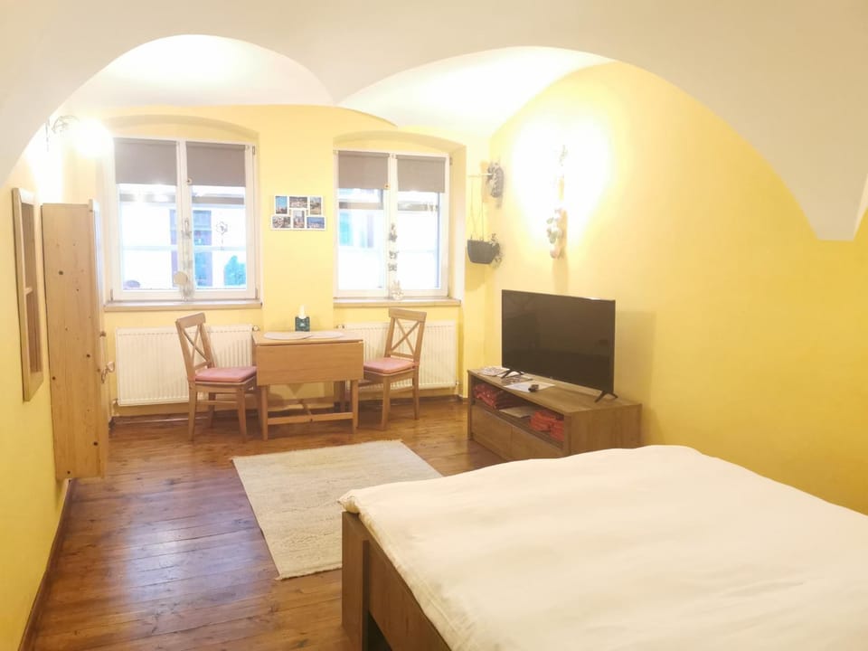 TV and multimedia, Photo of the whole room, Bedroom