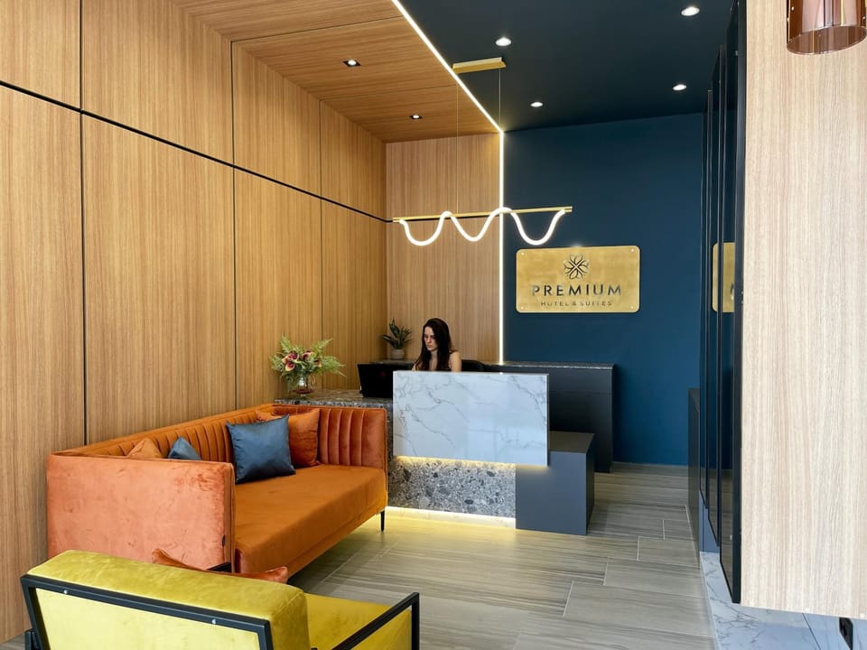 Bathroom, Lobby or reception, Dining area