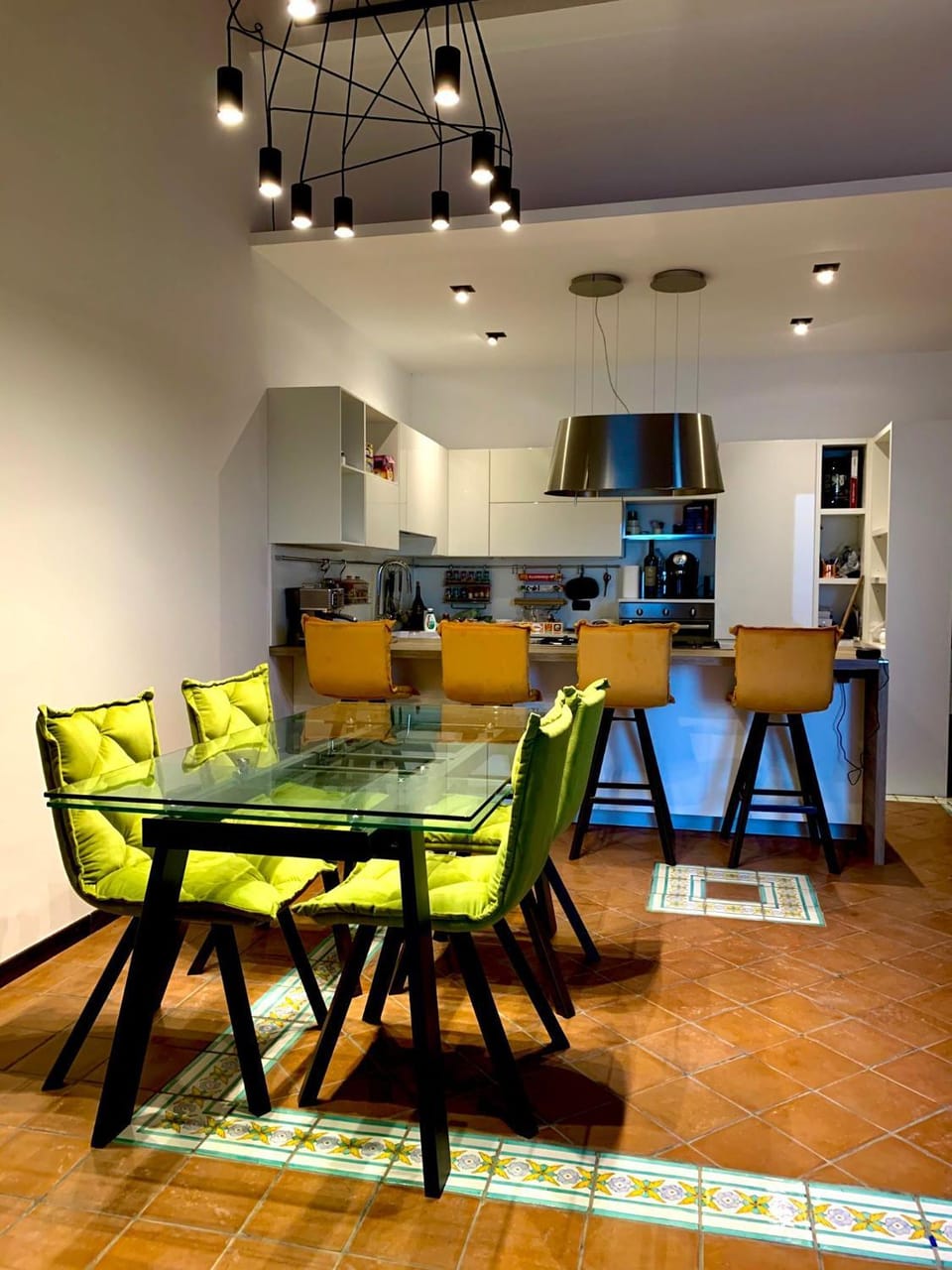 Kitchen or kitchenette, Living room, Seating area, Dining area, stove