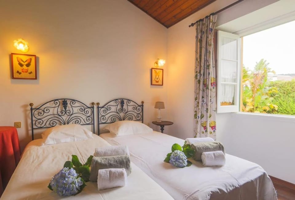 Domus Adepta Family w Garden Bed and Breakfast in Azores District