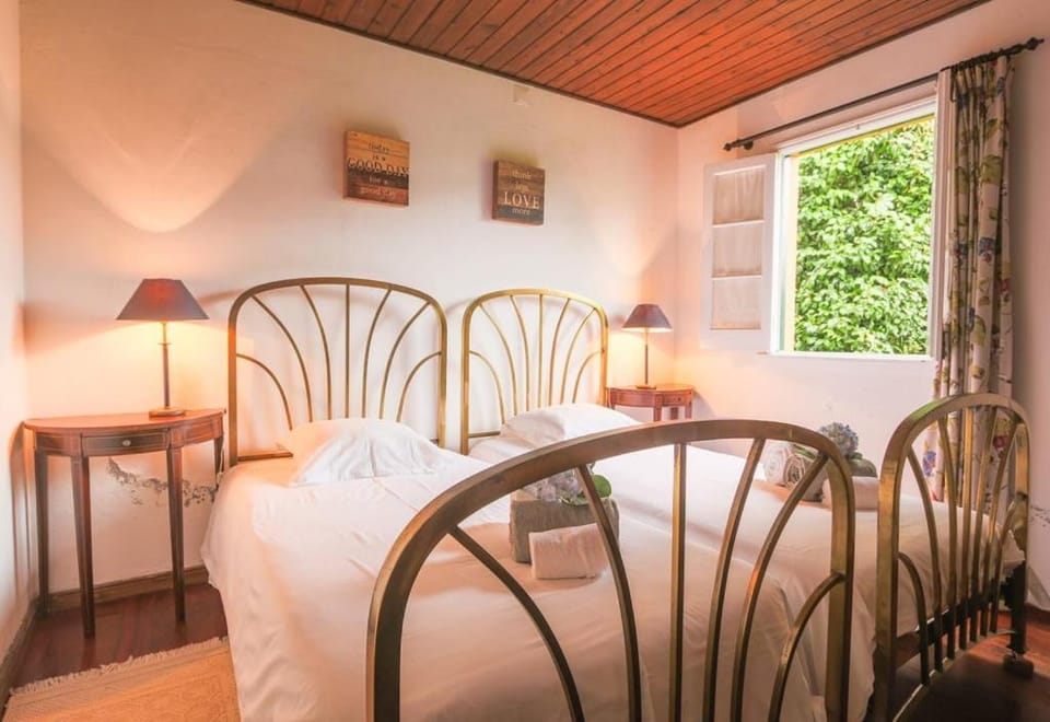 Domus Adepta Family w Garden Bed and Breakfast in Azores District