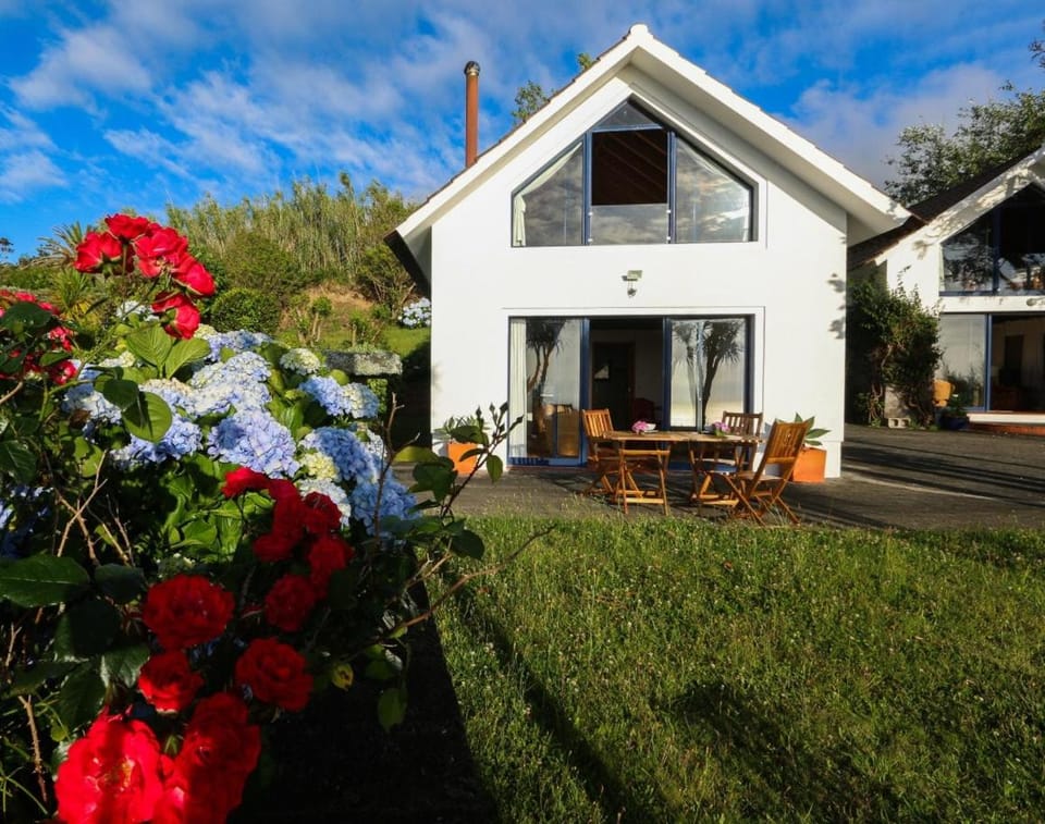 Green OceanView Relaxing Cottage Bed and Breakfast in Azores District