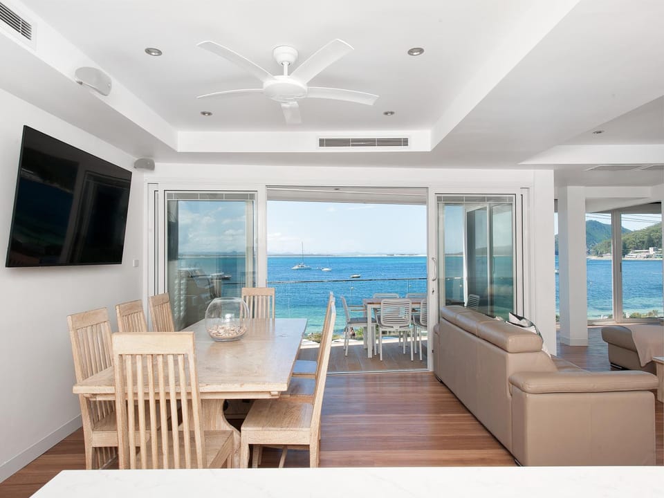 TV and multimedia, Dining area, Sea view