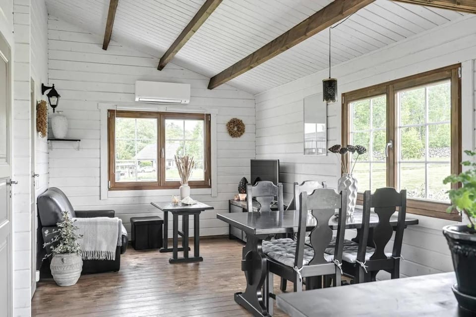 Cozy Cottage near lake House in Skåne County
