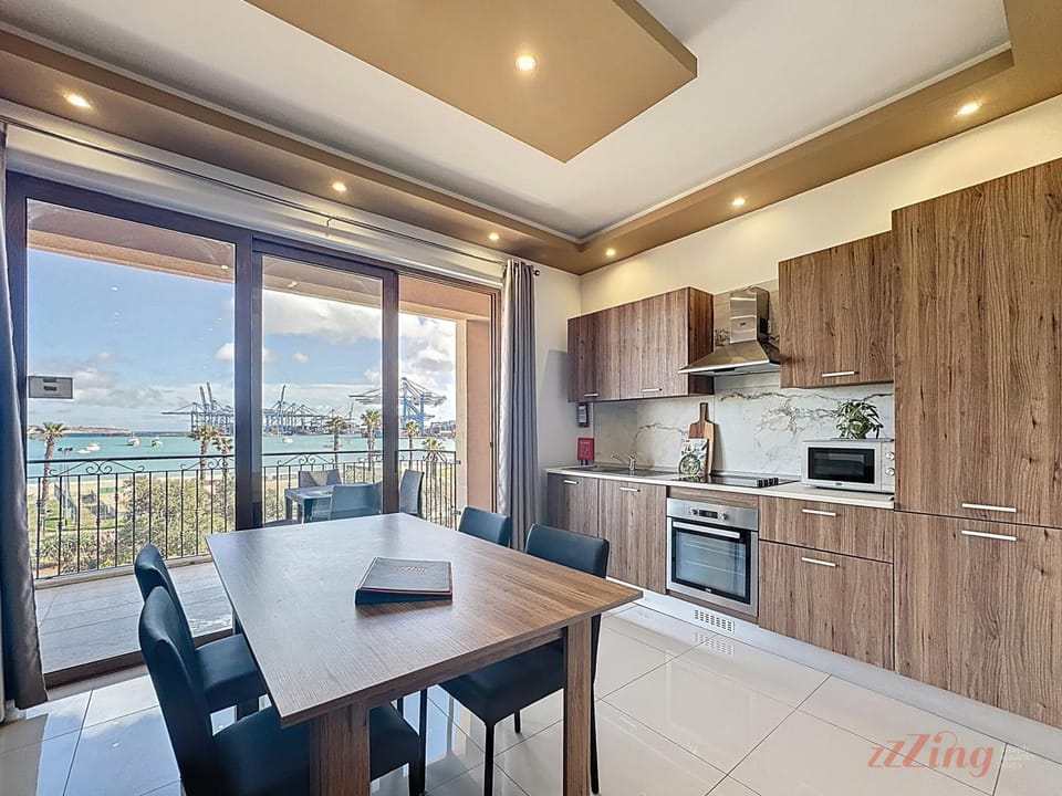 Dining area, kitchen