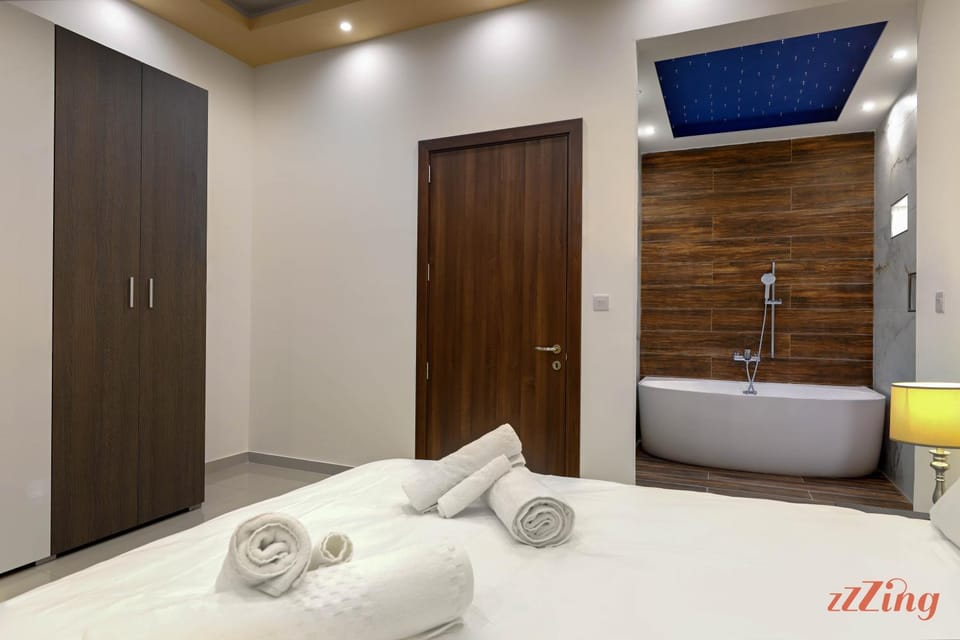 Bedroom, Bath