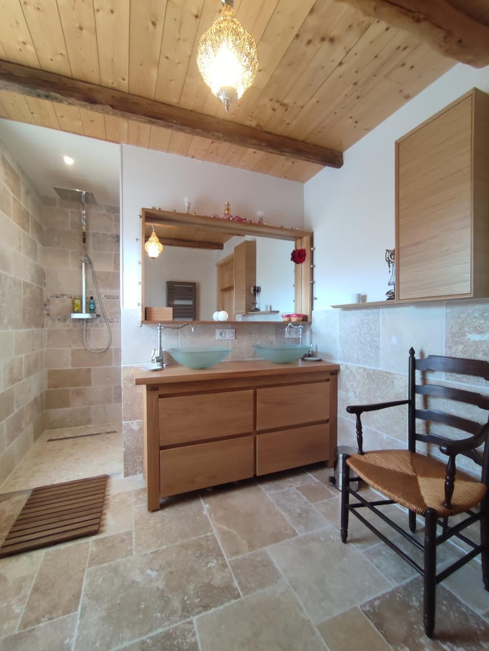 Chambre atypique 2 pers 400m du lac Vacation rental in Sévrier