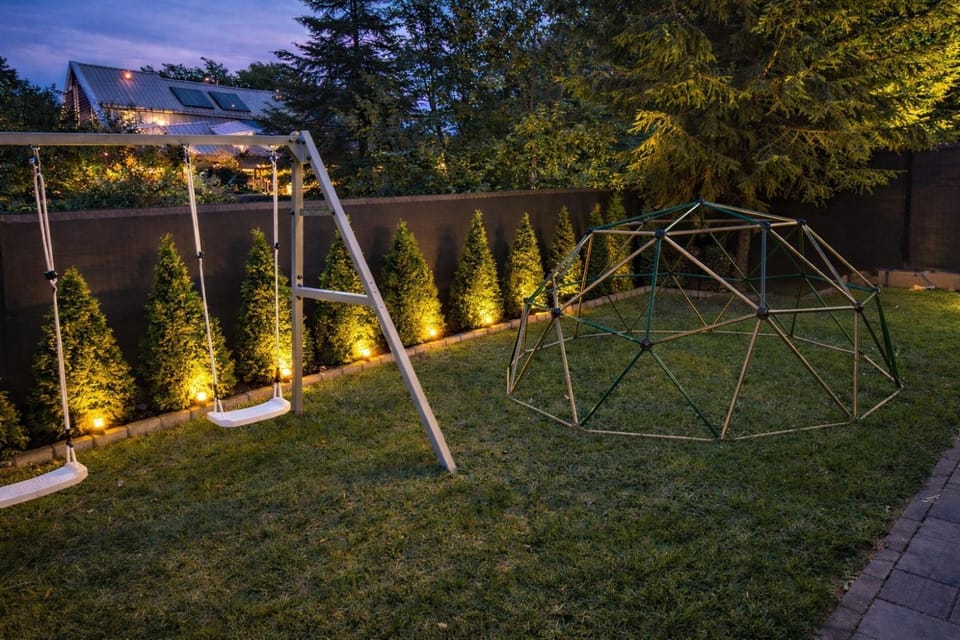 Prestigious Residence with Garden, Garage, and Elegant Rooms Villa in Krakow