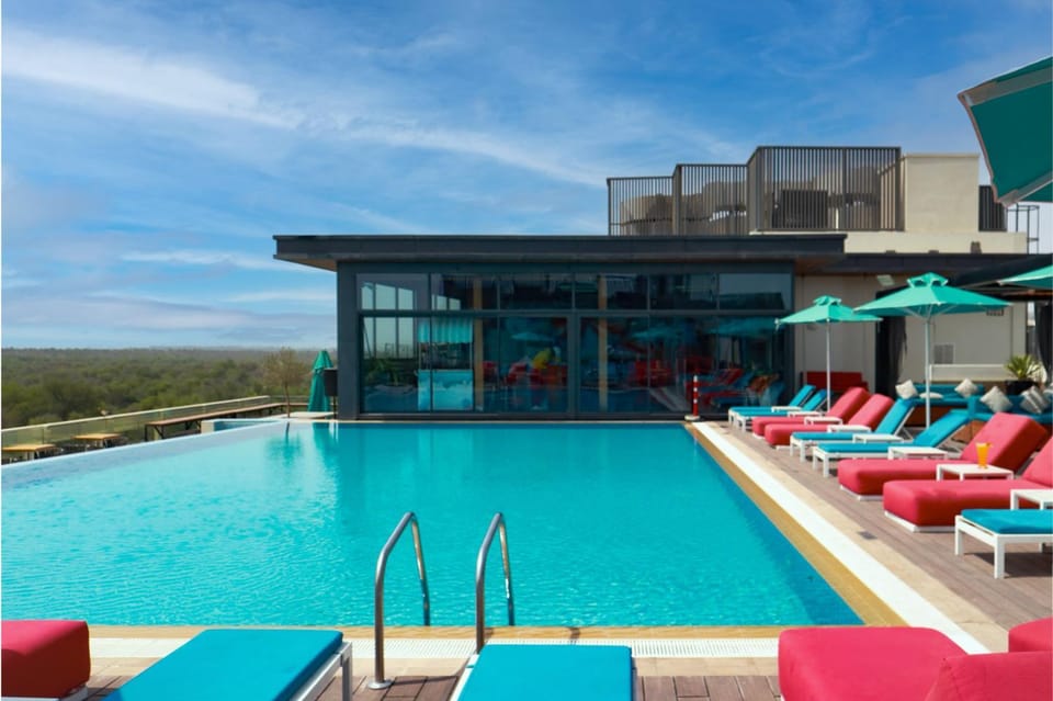 Restaurant/places to eat, Balcony/Terrace, Lounge or bar, Pool view, Swimming pool, Swimming pool