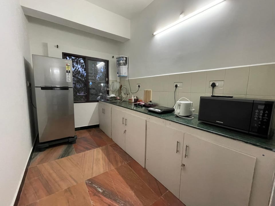 Kitchen or kitchenette, Communal kitchen