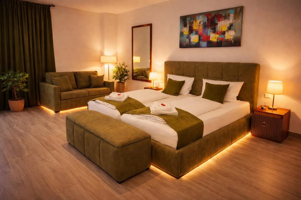 Bed, Photo of the whole room, Seating area, Bedroom, towels