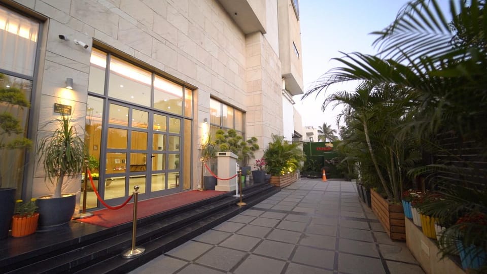 Facade/entrance
