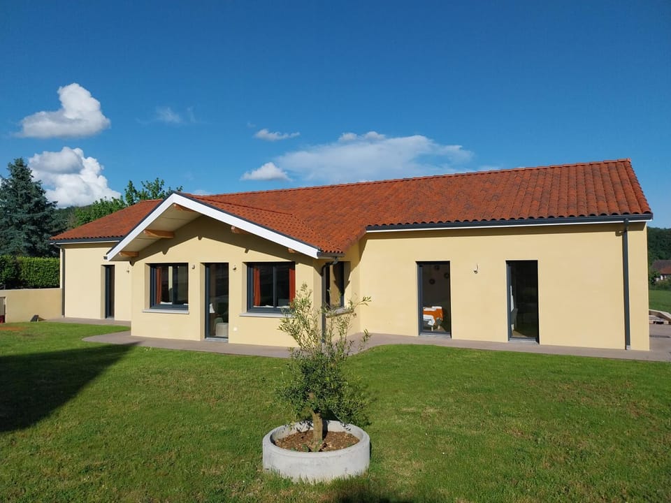 Logis Hôtel Restaurant Cruzel Hotel in Auvergne-Rhône-Alpes