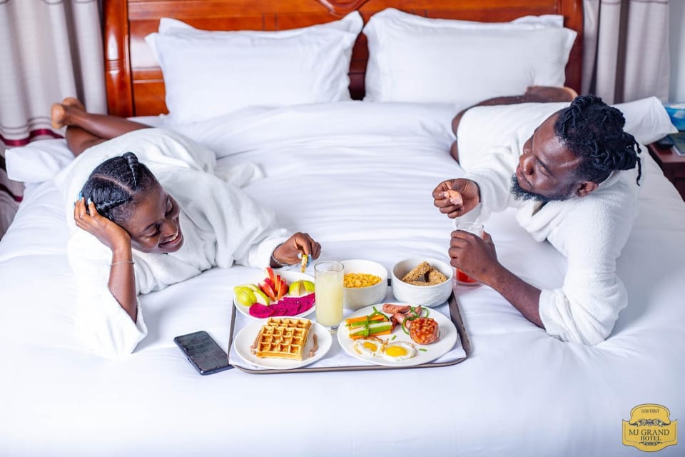 Guests, Breakfast