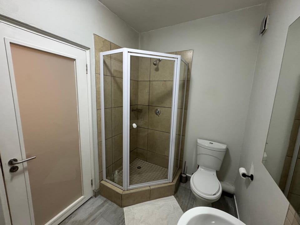 Shower, Toilet