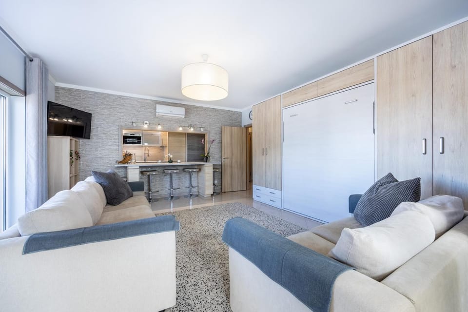 Communal lounge/ TV room, TV and multimedia, Living room