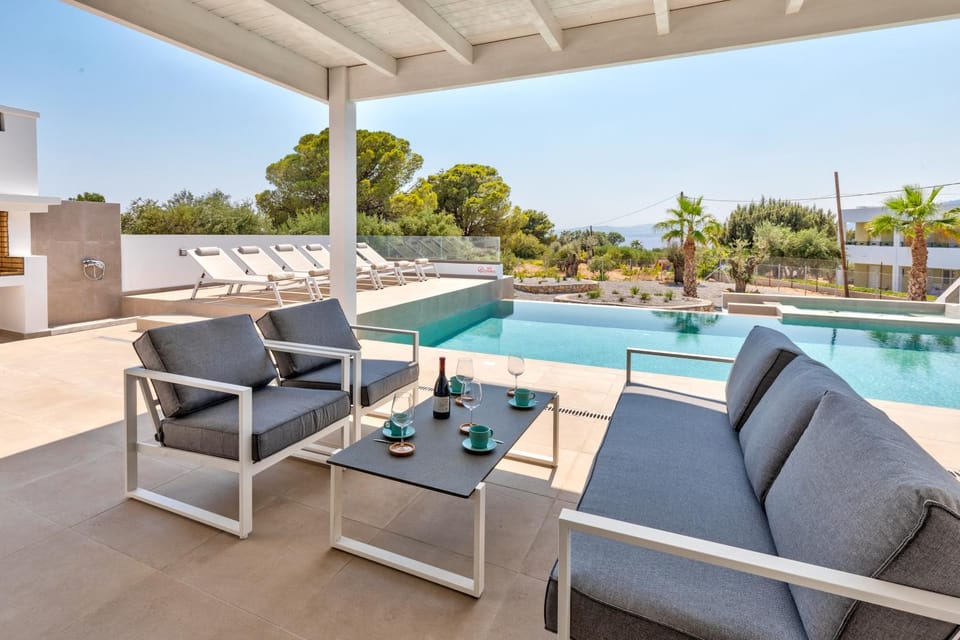 Balcony/Terrace, Balcony/Terrace, Seating area, Sea view, Swimming pool