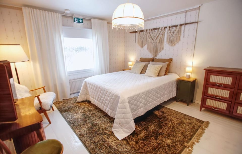 Bed, Photo of the whole room, Bedroom, children, young children, Family