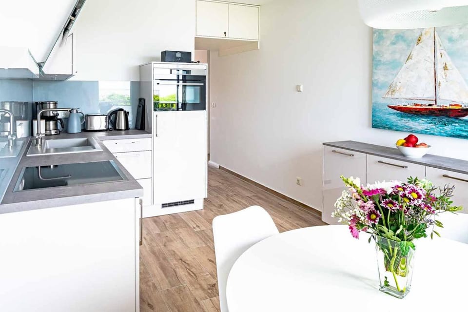 Kitchen or kitchenette, Seating area, Dining area, kitchen