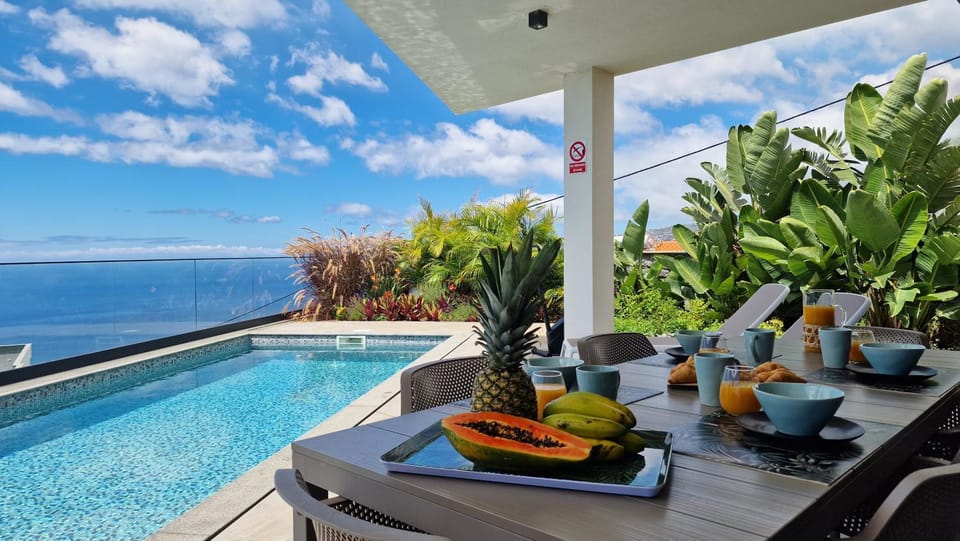 Villa Estrelícia - Pool & Ocean View by LovelyStay Villa in Madeira District