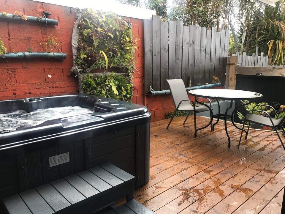 Patio, Spa and wellness centre/facilities