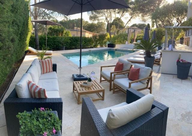 Villa "LES ALIZES" Etage côté PISCINE - APERCU MER House in Saint-Raphael