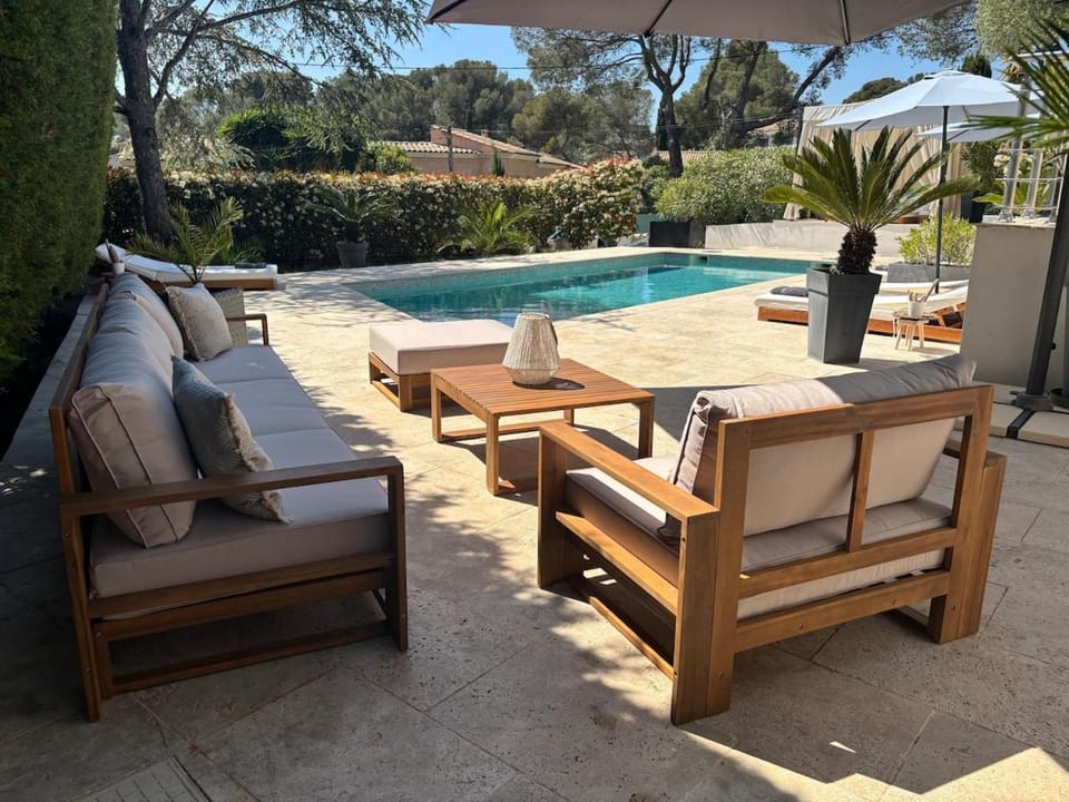 Villa "LES ALIZES" Etage côté PISCINE - APERCU MER House in Saint-Raphael