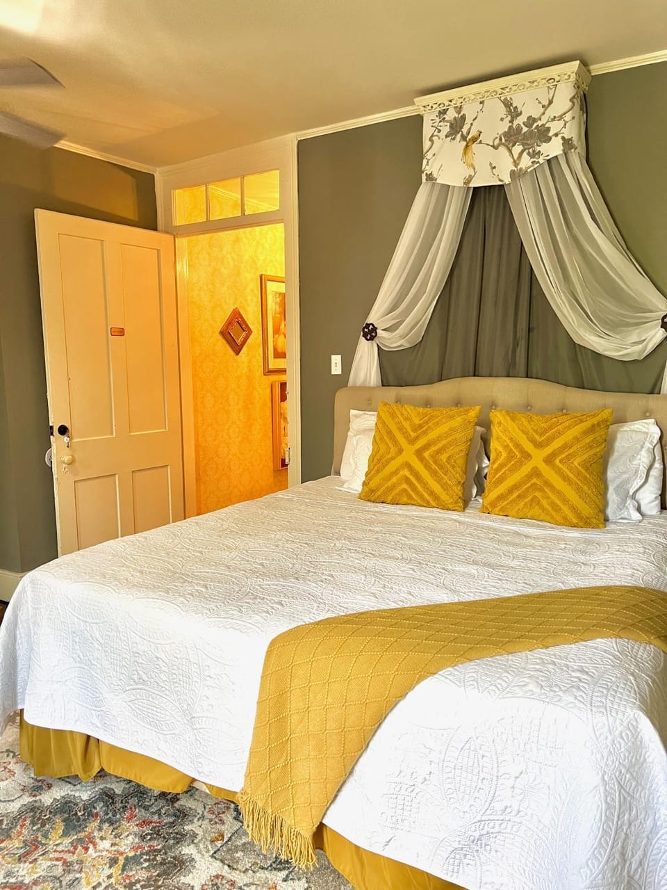Property building, Bed, Bedroom, VIP, VIP, VIP