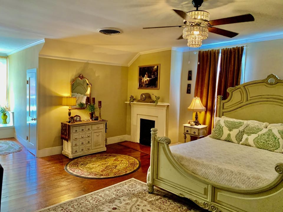 Bed, Seating area, Bedroom, flat iron, VIP