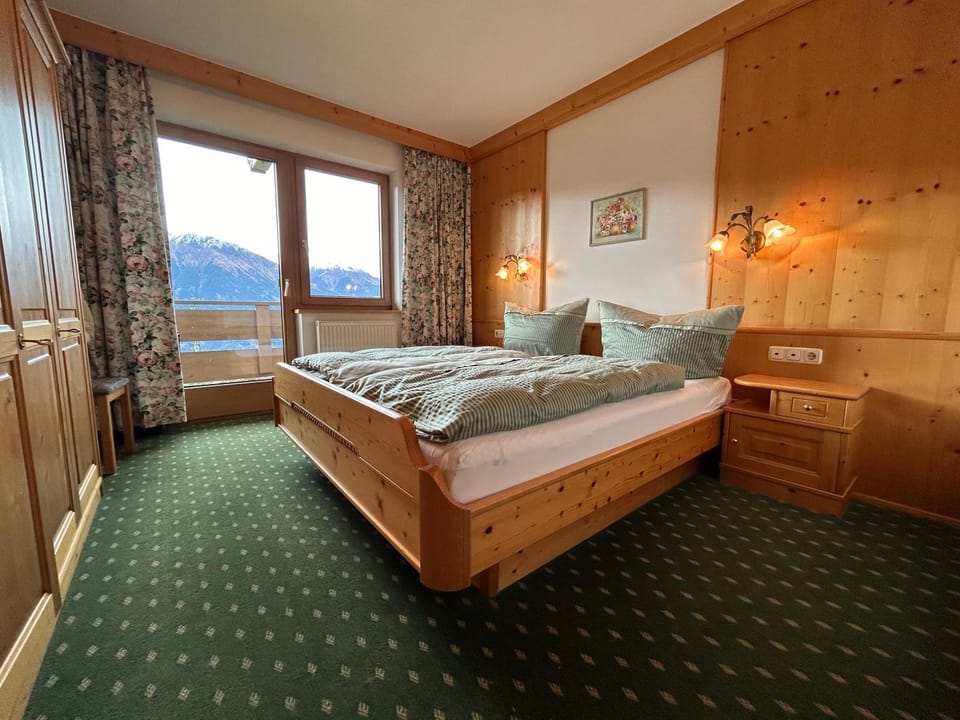 Bed, Photo of the whole room, Bedroom, Mountain view