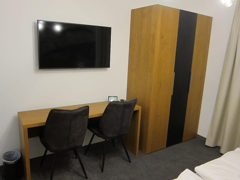 TV and multimedia, Photo of the whole room, Evening entertainment, Bedroom, wardrobe