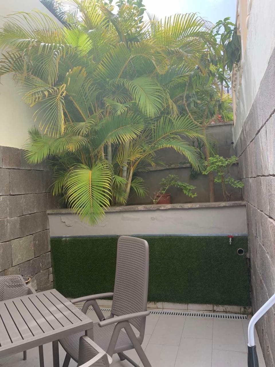 Property building, Patio, Day, Garden, Garden, Balcony/Terrace, Balcony/Terrace, Garden view