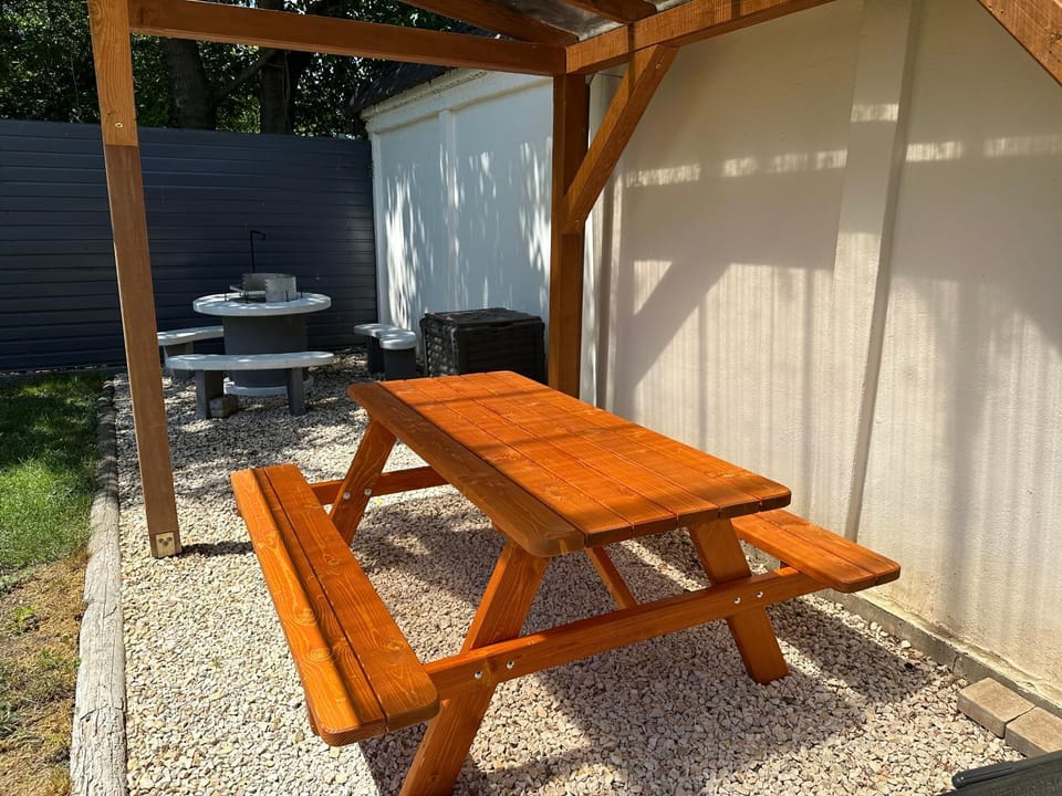 BBQ facilities, Dining area