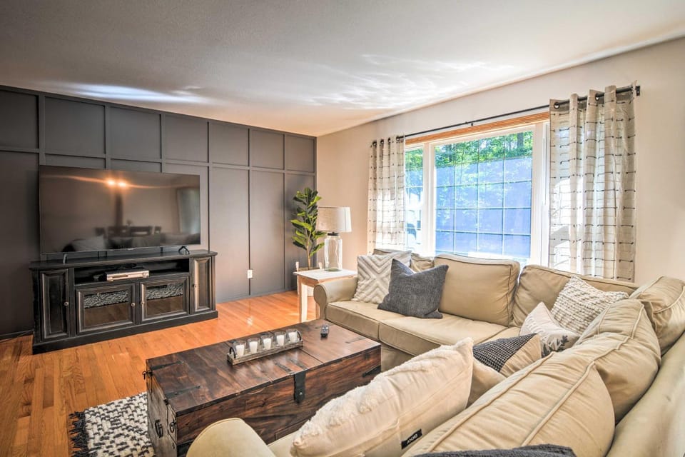 Upscale Family Cottage < 1 Mi to Higgins Lake House in Michigan
