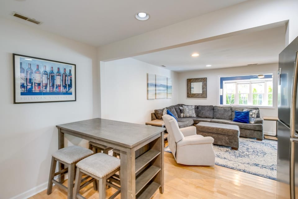 Cape May Quad w/ Grill - 7 Blocks to Beach! House in Cape May
