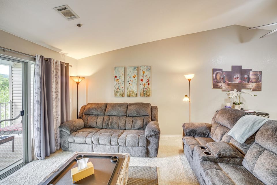 3 Mi to Branson Strip: Condo w/ Balcony! House in Branson