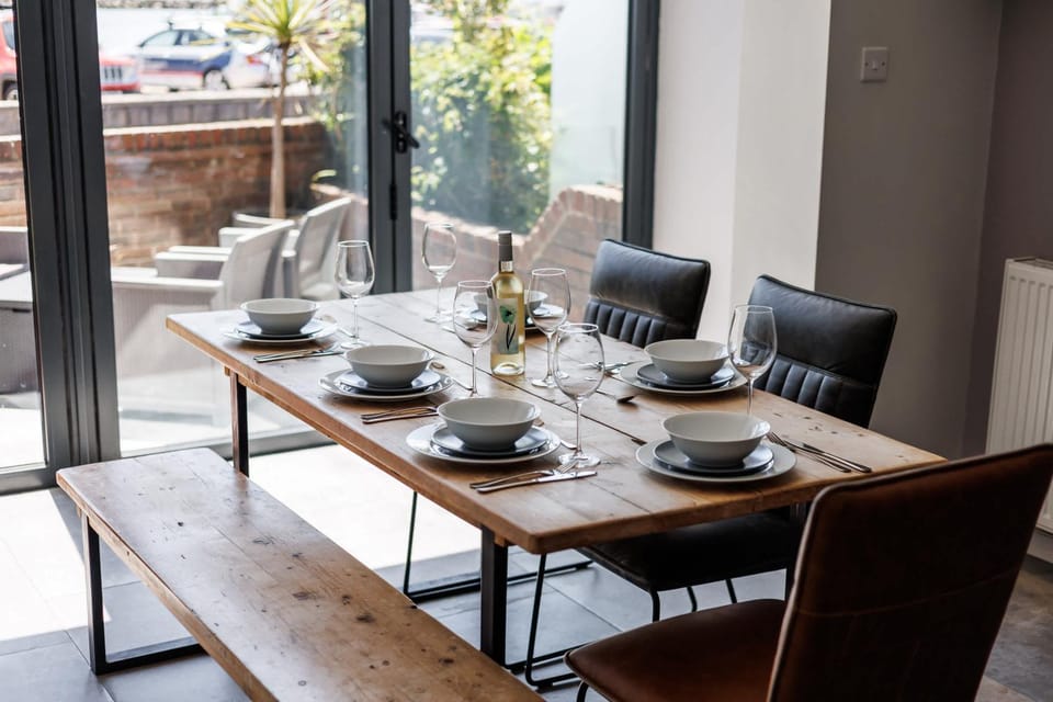 Seating area, Dining area