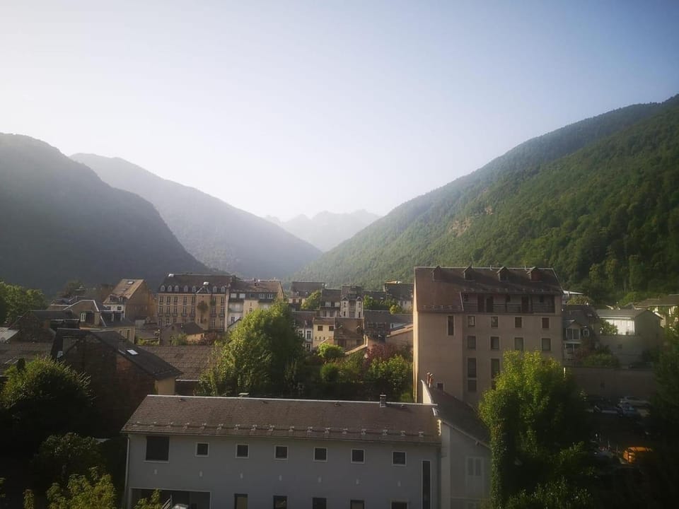 Neighbourhood, City view, Mountain view, Street view