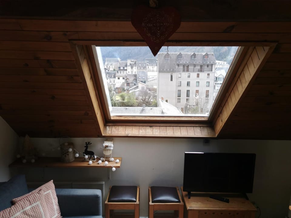 City view, City view, Mountain view