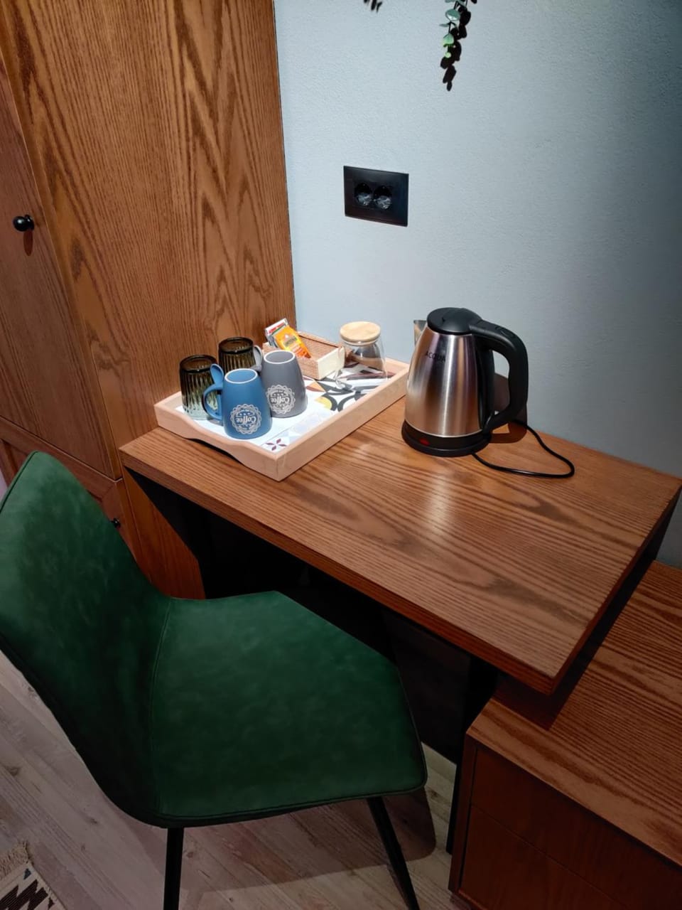 Coffee/tea facilities, hair dresser