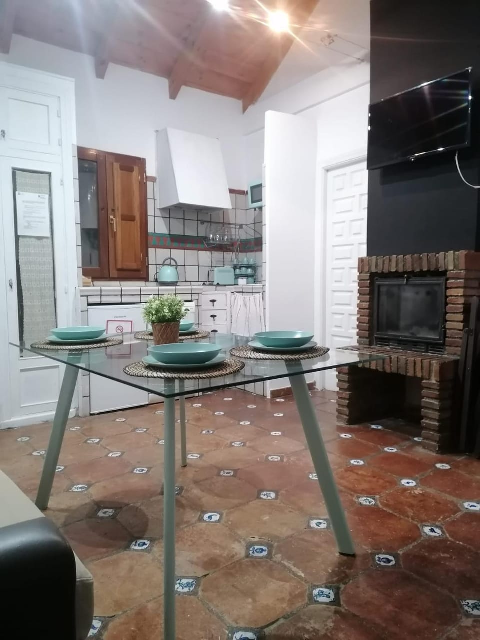 TV and multimedia, Kitchen or kitchenette, Dining area, flat iron