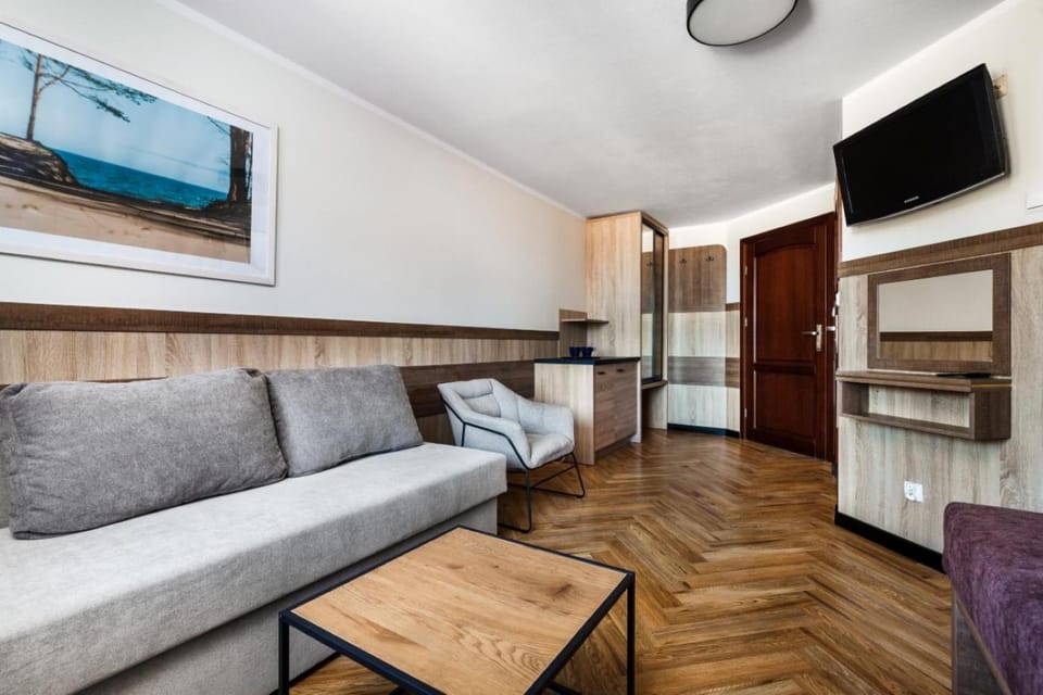 Bed, Photo of the whole room, Seating area, wardrobe