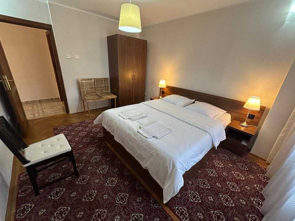 Apart premium ultracentral 3 camere loc parcare gratuit Apartment in Prahova, Romania