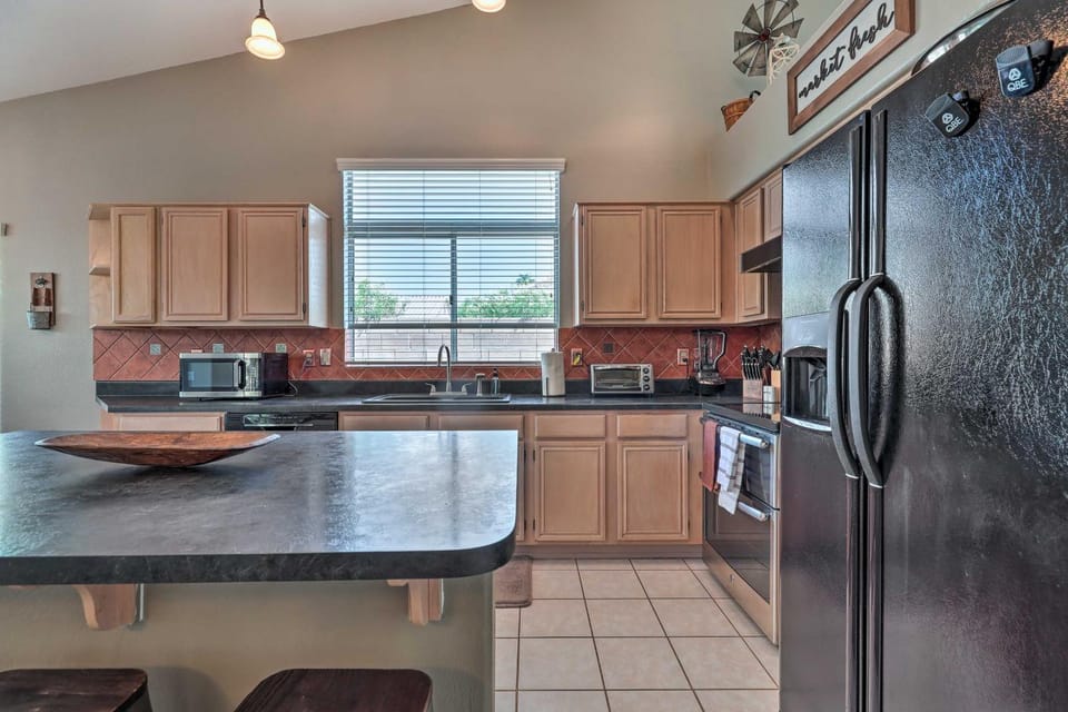 Hot Tub & Fire Pit: Phoenix Oasis Near Hiking! House in Phoenix