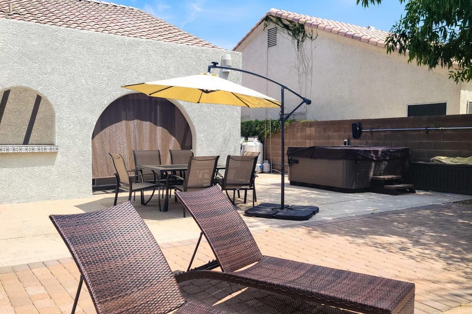 Hot Tub & Fire Pit: Phoenix Oasis Near Hiking! House in Phoenix